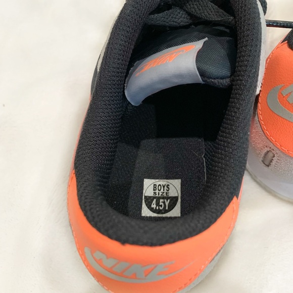 Nike Valiant Trainers in Black, Grey and Atomic Pink- Size 4.5 Boys - Picture 3 of 6